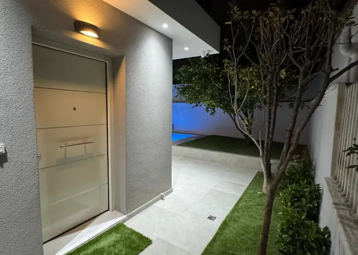 Caza Pool Glyfada